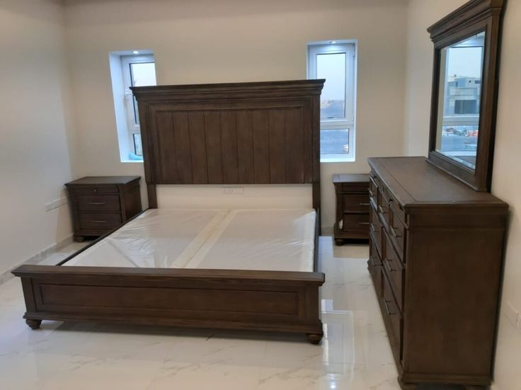 ما هو النمط الذي يتخصص فيه نجار تركيب غرف نوم بالرياض؟
نجار تركيب غرف نوم بالرياض متخصص في تركيب وتصميم غرف النوم، حيث يقدم خدماته لتلبية احتياجات العملاء من حيث الديكور والتصميم الداخلي.